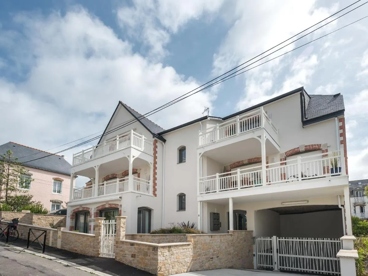 Apartment Les Terrasses De La Plage-2 By Interhome Quiberon