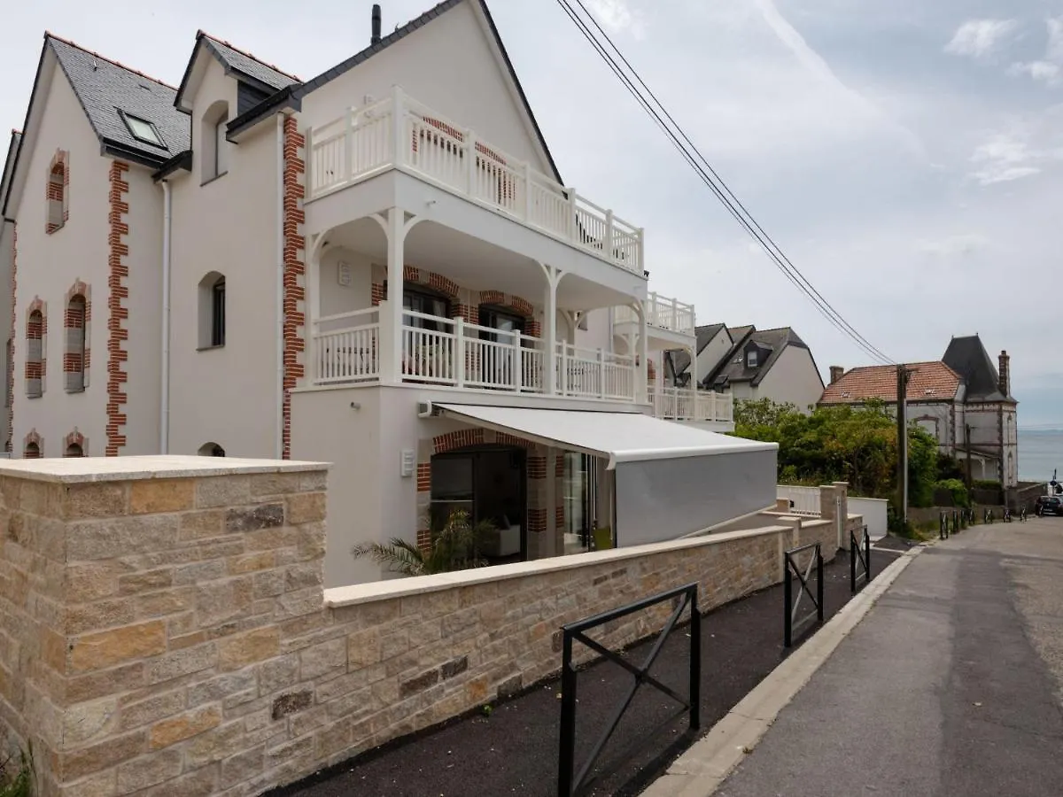 Apartment Les Terrasses De La Plage-2 By Interhome Quiberon
